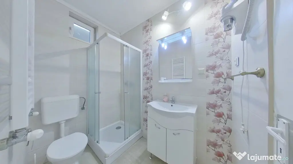 Casă generoasă cu 11 camere + spațiu comercial inclus | C