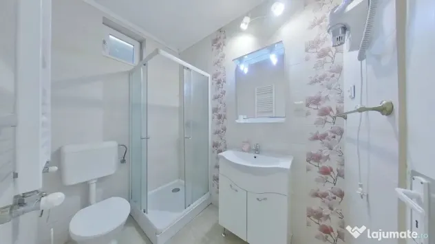 Casă generoasă cu 11 camere + spațiu comercial inclus | C