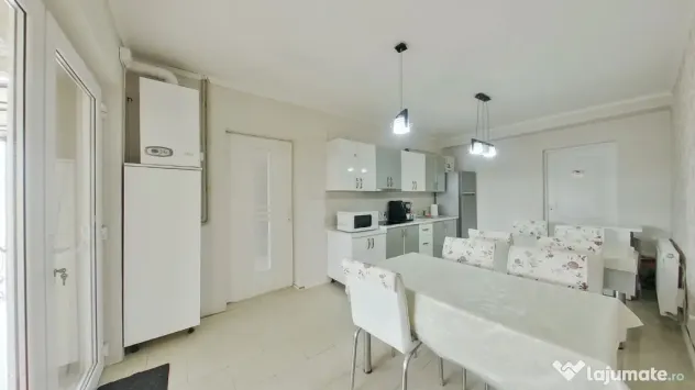 Casă generoasă cu 11 camere + spațiu comercial inclus | C