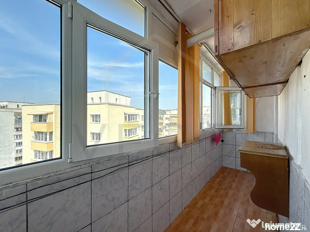 Apartament cu 2 camere, decomandat, 50 mp, parcare, zona Pod
