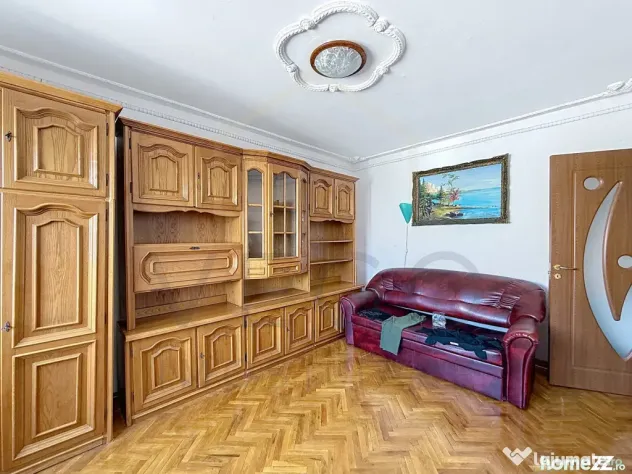 Apartament cu 2 camere, decomandat, 50 mp, parcare, zona Pod