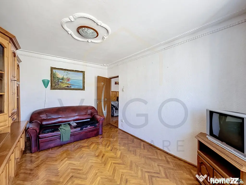 Apartament cu 2 camere, decomandat, 50 mp, parcare, zona Pod
