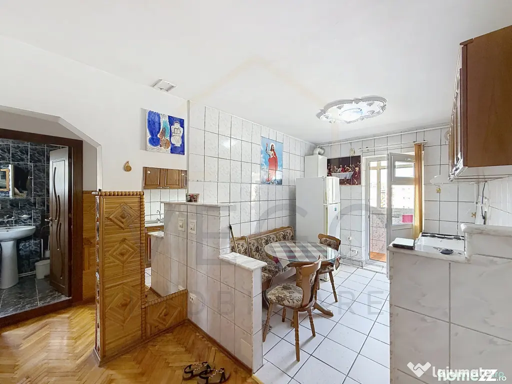 Apartament cu 2 camere, decomandat, 50 mp, parcare, zona Pod