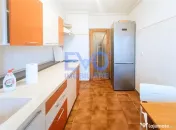 Apartament cu 3 camere, decomandat, 80 mp, 2 balcoane, zona 