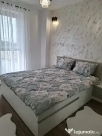 Închiriez apartament cu 2 camere bloc nou cu parcare.