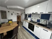 Apartament 3 camere la etaj intermediar si pivnita zona Vasi 