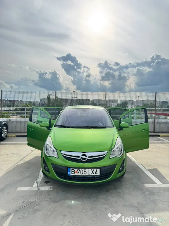 Vand Opel Corsa 2014 - decembrie, stare impecabila
