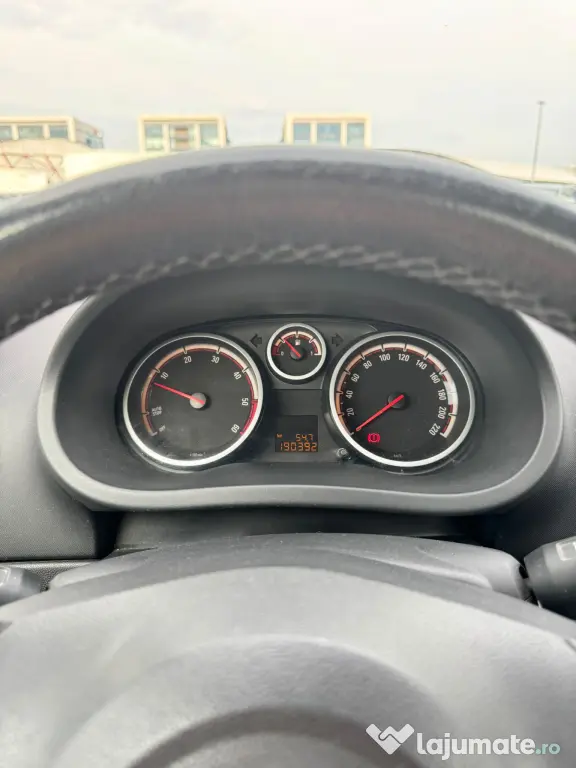 Vand Opel Corsa 2014 - decembrie, stare impecabila
