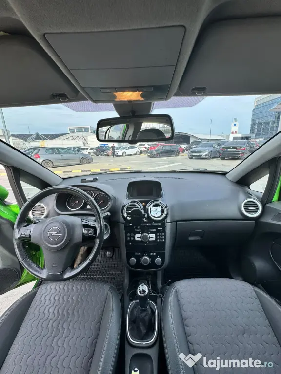 Vand Opel Corsa 2014 - decembrie, stare impecabila