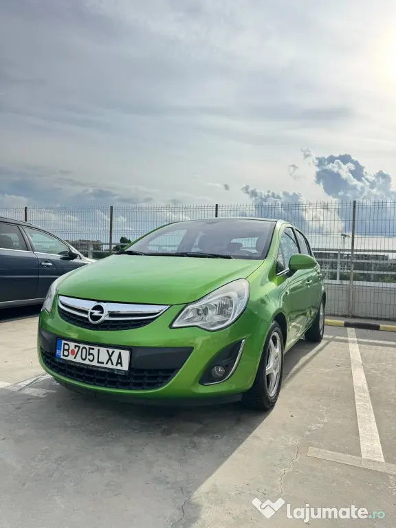 Vand Opel Corsa 2014 - decembrie, stare impecabila