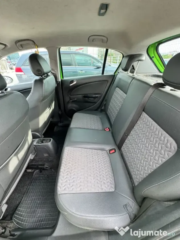 Vand Opel Corsa 2014 - decembrie, stare impecabila
