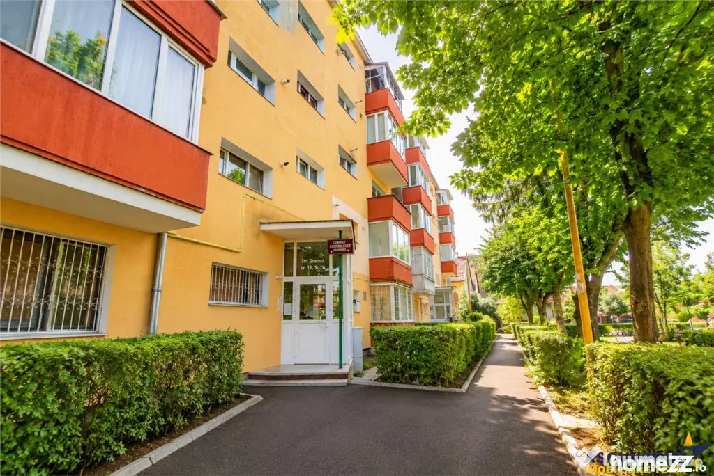 Apartament 3 camere, insorit, etaj2, balcon, loc parcare,inc