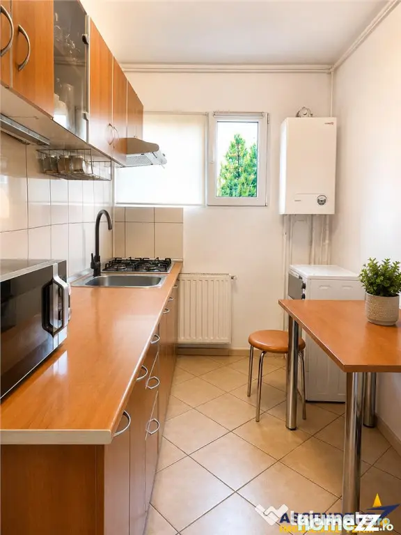 Apartament 3 camere, insorit, etaj2, balcon, loc parcare,inc