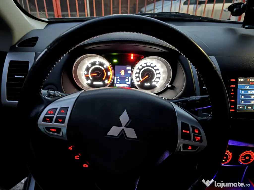 Mitsubishi Outlander- 4x4 - 7 Locuri