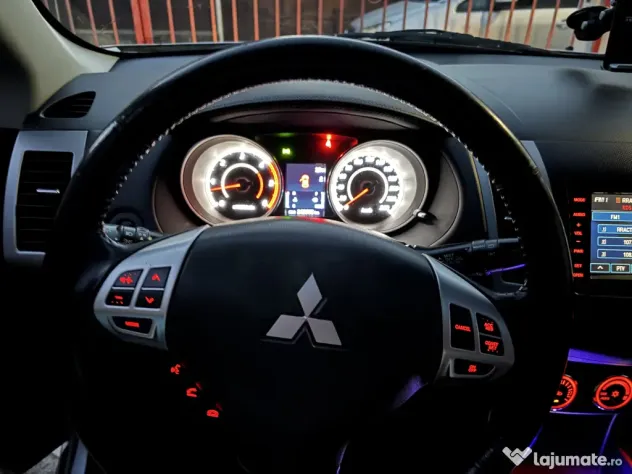 Mitsubishi Outlander- 4x4 - 7 Locuri