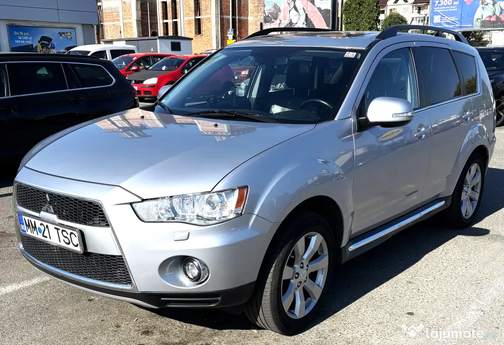 Mitsubishi Outlander- 4x4 - 7 Locuri