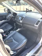 Mitsubishi Outlander- 4x4 - 7 Locuri