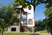 Casă / Vilă cu 8 camere de vânzare 