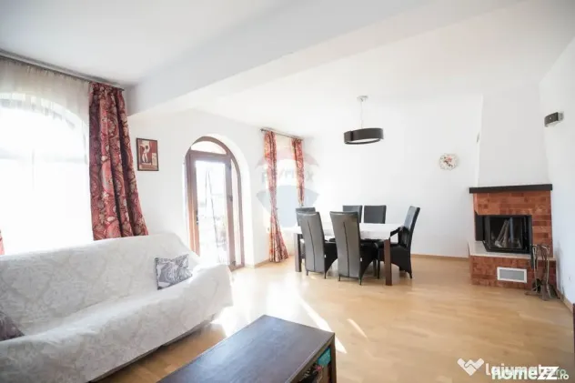 Casă / Vilă cu 8 camere de vânzare