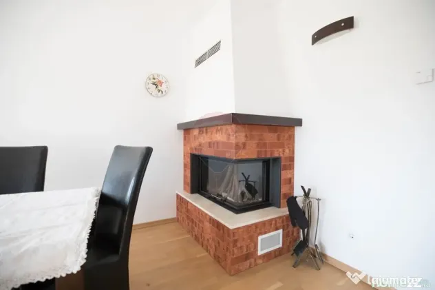 Casă / Vilă cu 8 camere de vânzare