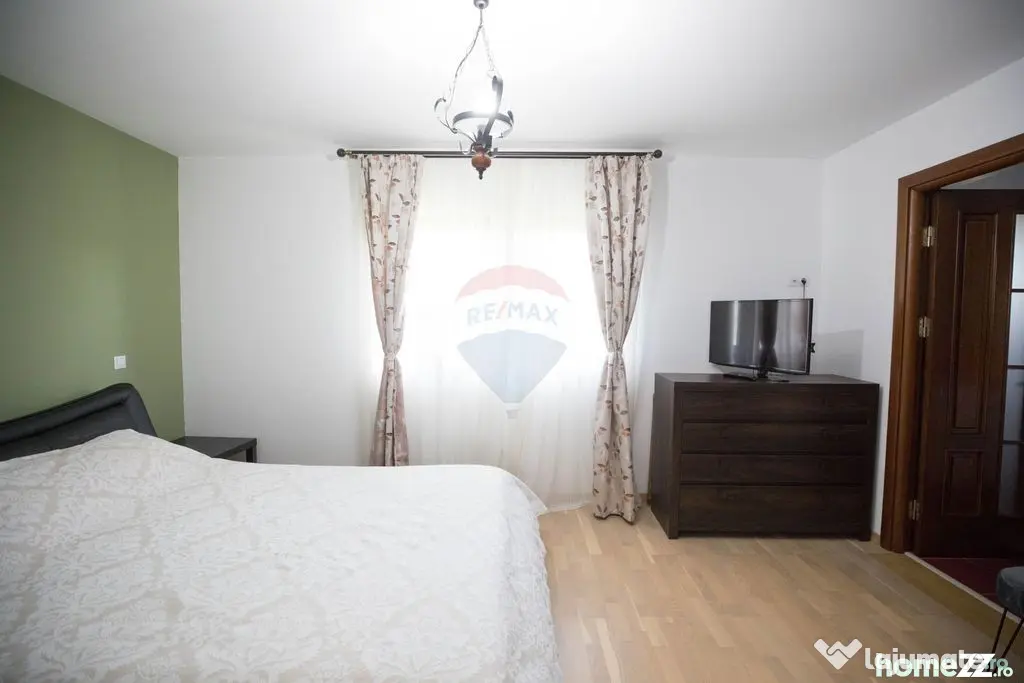 Casă / Vilă cu 8 camere de vânzare