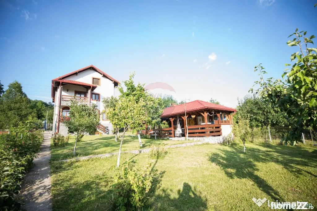 Casă / Vilă cu 8 camere de vânzare