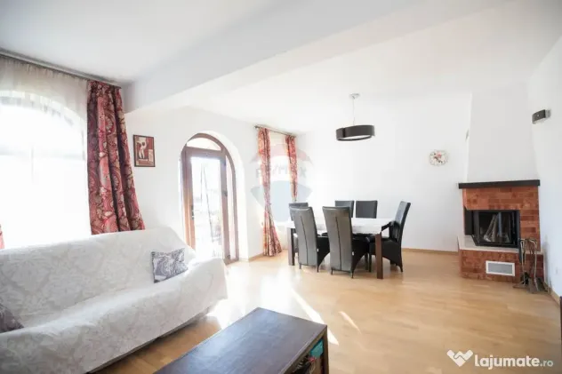 Casă / Vilă cu 8 camere de vânzare