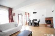 Casă / Vilă cu 8 camere de vânzare 