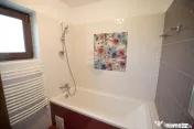 Casă / Vilă cu 8 camere de vânzare 