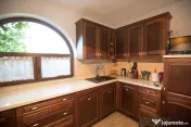 Casă / Vilă cu 8 camere de vânzare 