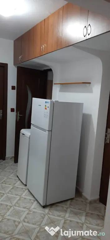 INCHIRIEZ APARTAMENT 3 CAMERE MALU ROSU