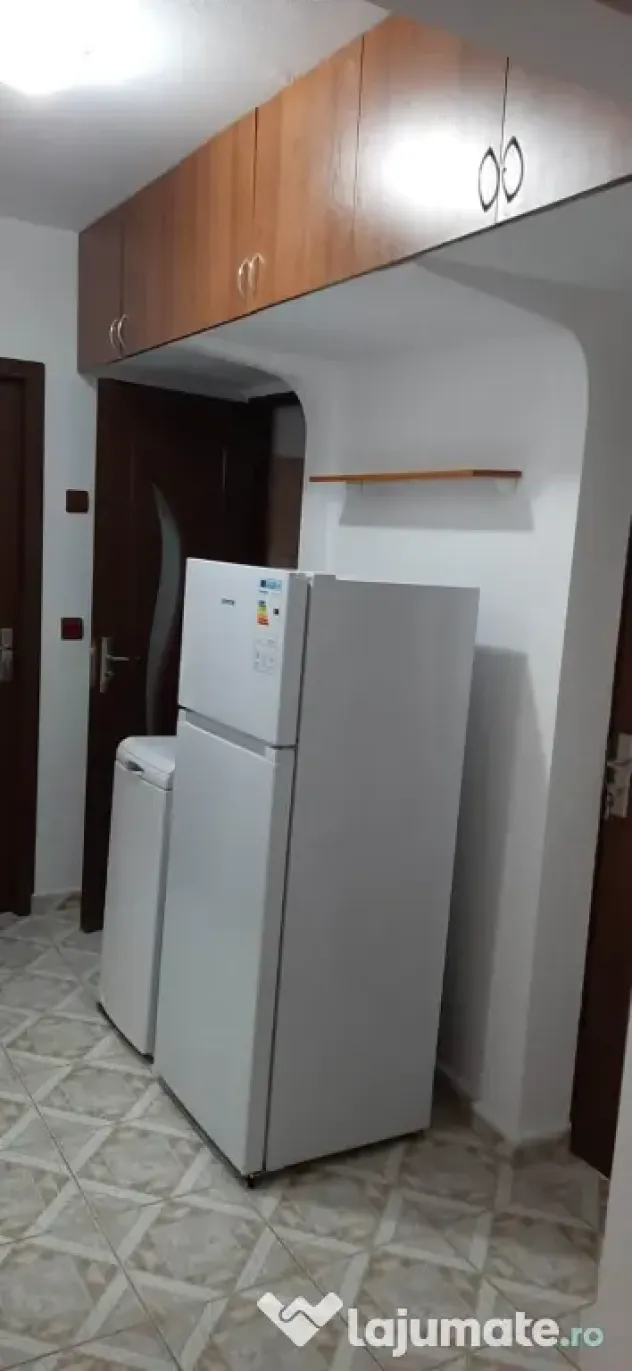 INCHIRIEZ APARTAMENT 3 CAMERE MALU ROSU