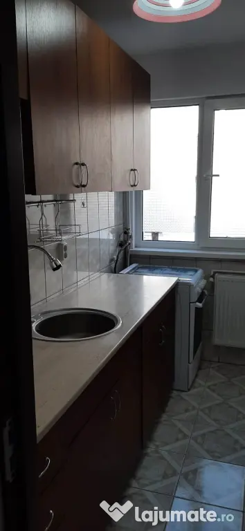 INCHIRIEZ APARTAMENT 3 CAMERE MALU ROSU