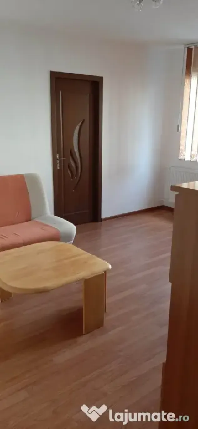 INCHIRIEZ APARTAMENT 3 CAMERE MALU ROSU