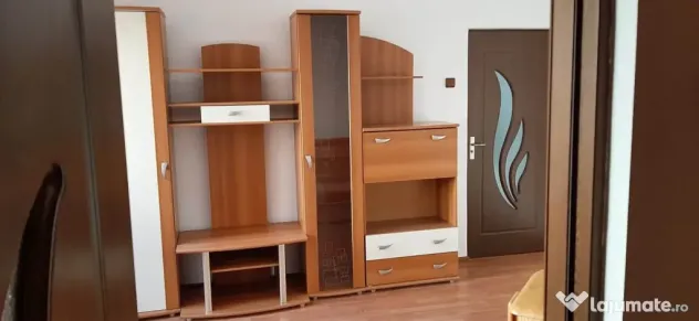 INCHIRIEZ APARTAMENT 3 CAMERE MALU ROSU