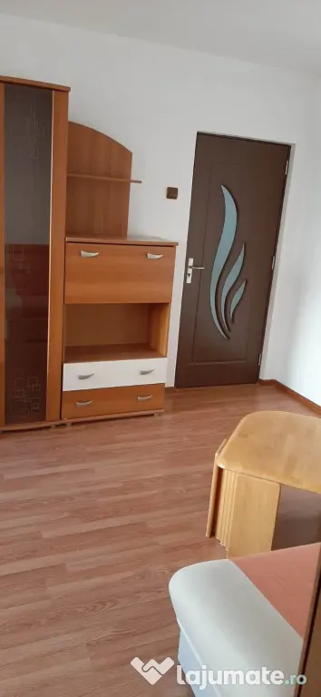INCHIRIEZ APARTAMENT 3 CAMERE MALU ROSU