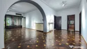 SPATIU BIROU l SUPRAFETE GENEROASE l GRADINA 8 LOCURI PAR...