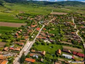 1.200mp teren si casa cu gradina inflorata, aproape de Targu