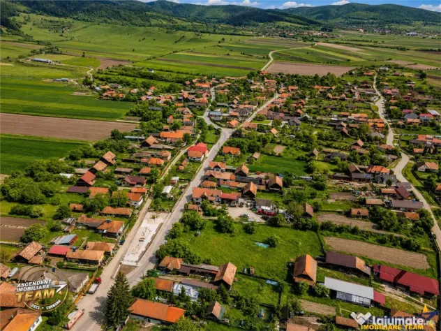 1.200mp teren si casa cu gradina inflorata, aproape de Targu