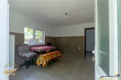 1.200mp teren si casa cu gradina inflorata, aproape de Targu