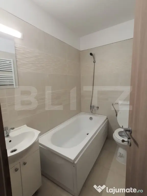 Apartament 2 camere, terasa, 40 mp, parcare, zona Mihai Roma