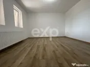 Locuință modernă cu două intrări separate, izolație pr 