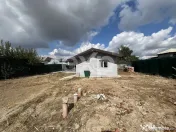 Locuință modernă cu două intrări separate, izolație pr 