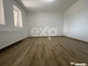 Locuință modernă cu două intrări separate, izolație pr