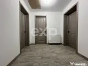 Locuință modernă cu două intrări separate, izolație pr