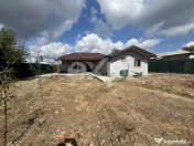 Locuință modernă cu două intrări separate, izolație pr 