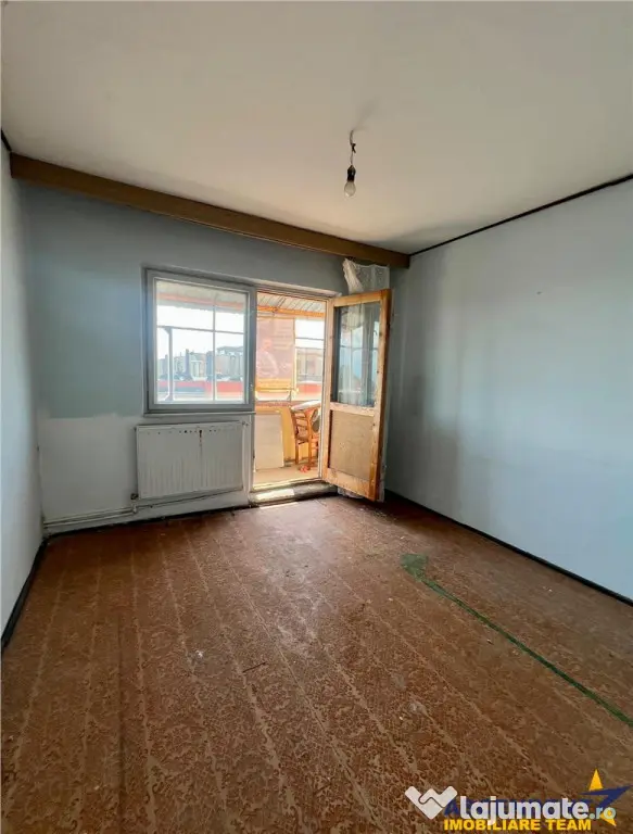 Apartament cu trei camere de renovat in Feldioara, Brasov