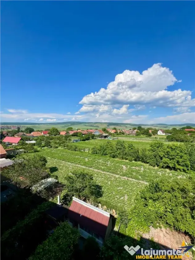 Apartament cu trei camere de renovat in Feldioara, Brasov