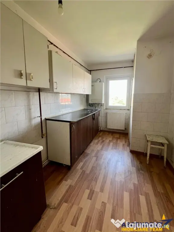 Apartament cu trei camere de renovat in Feldioara, Brasov