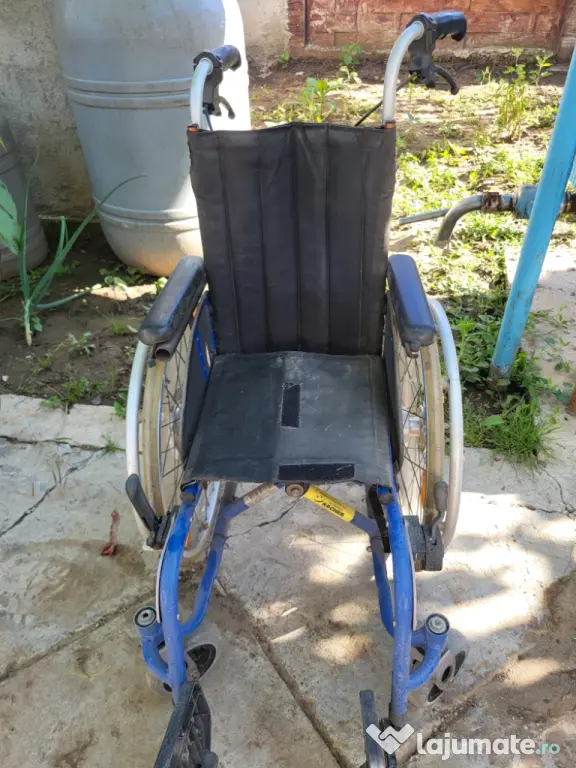 Scaun cu rotile pentru persoane cu dizabilitati